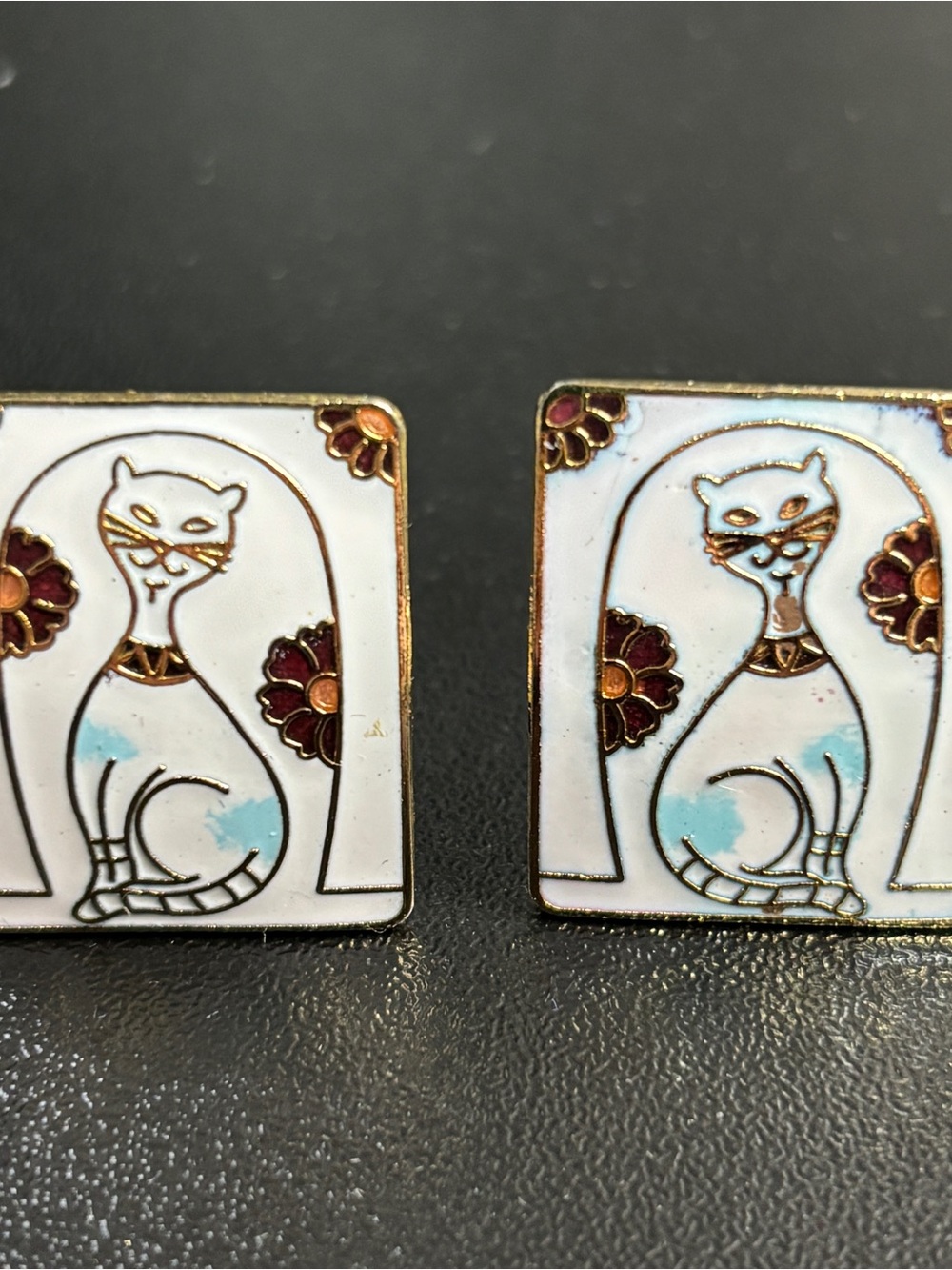 Vintage Cloisonne' Kitty Cat Flowers Clips On Earrings 1" Long Goldtone White
